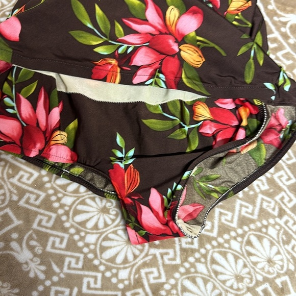 Paradise Bay Plus Floral one Piece Swimsuit Sz 22W - Picture 7 of 14